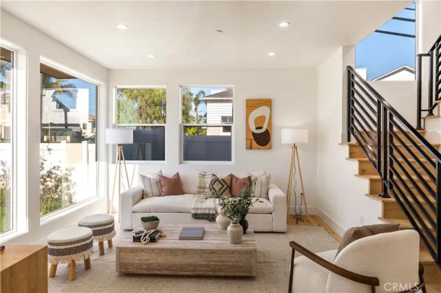 2001 Speyer Lane, Redondo Beach, CA 90278