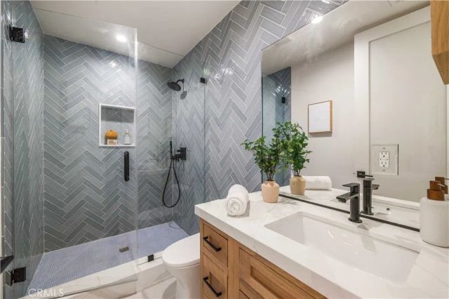 2001 Speyer Lane, Redondo Beach, CA 90278