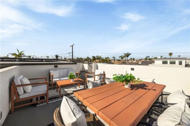 2001 Speyer Lane, Redondo Beach, CA 90278