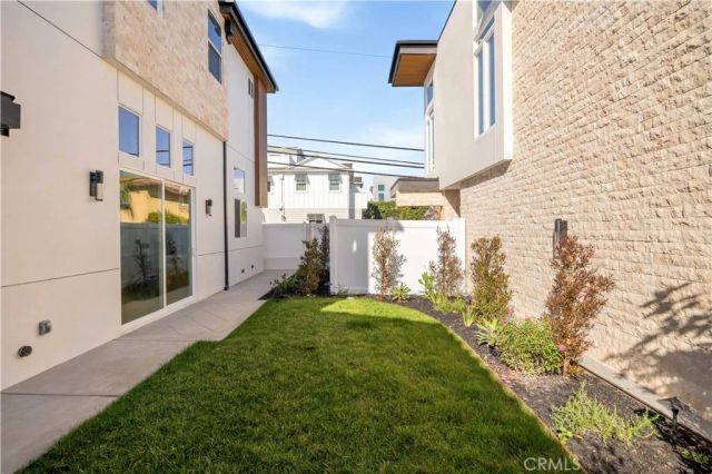 2001 Speyer Lane, Redondo Beach, CA 90278