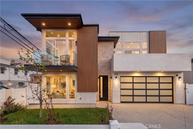 2001 Speyer Lane, Redondo Beach, CA 90278