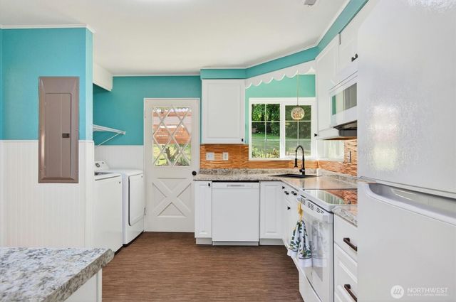 914 Coal Creek Road, Longview, WA 98632