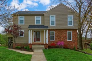 208 Parliament Drive, Moon/crescent Twp, PA 15108