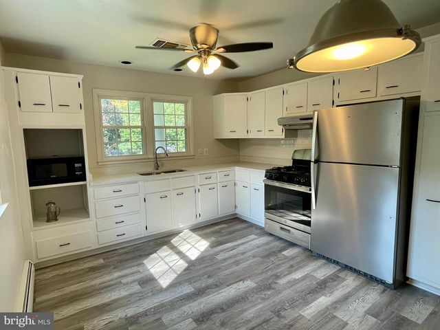 239 KENNEDY DR, Severna Park, MD 21146