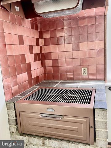 239 KENNEDY DR, Severna Park, MD 21146