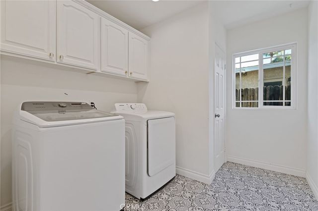 10215 Casaba, Chatsworth, CA 91311