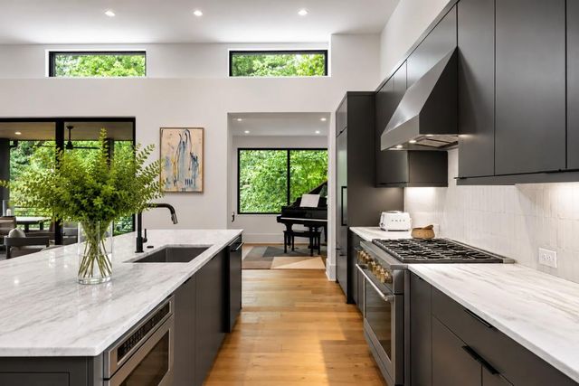2460 Howell Mill Road NW, Atlanta, GA 30318