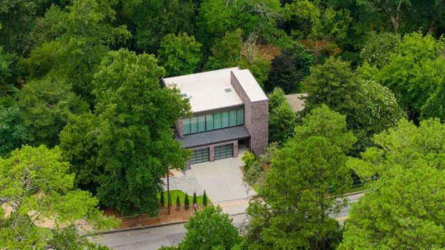 2460 Howell Mill Road NW, Atlanta, GA 30318