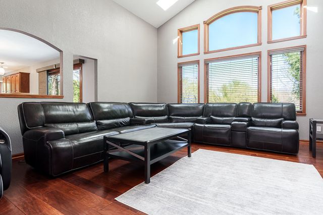 2302 CAIRNWELL Drive, Belvidere, IL 61008