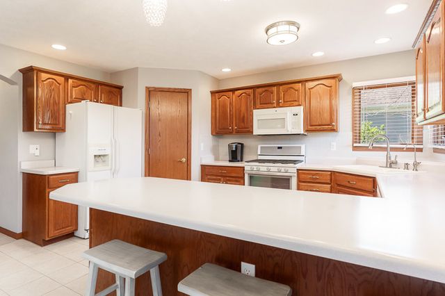 2302 CAIRNWELL Drive, Belvidere, IL 61008