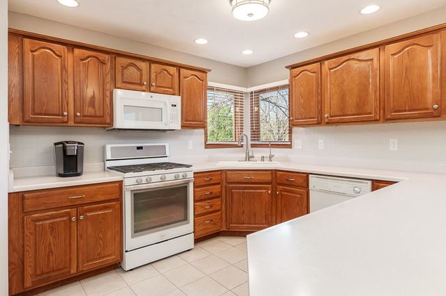 2302 CAIRNWELL Drive, Belvidere, IL 61008