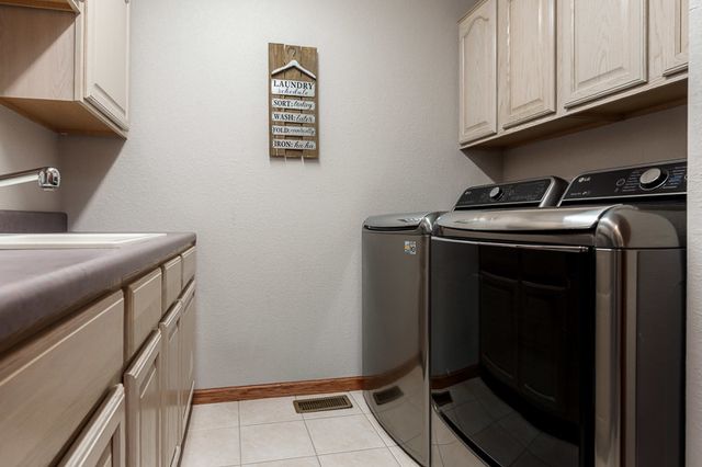 2302 CAIRNWELL Drive, Belvidere, IL 61008