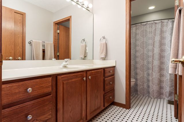 2302 CAIRNWELL Drive, Belvidere, IL 61008