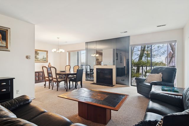 3030 Pheasant Creek Drive 405, Northbrook, IL 60062