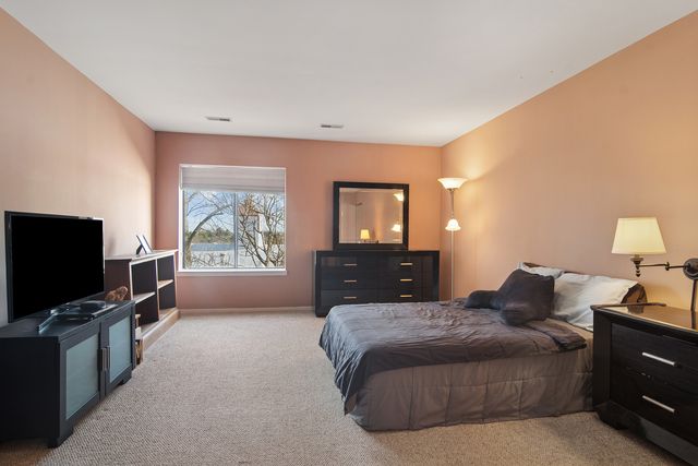 3030 Pheasant Creek Drive 405, Northbrook, IL 60062