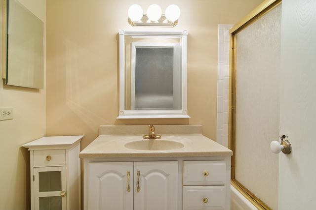 3030 Pheasant Creek Drive 405, Northbrook, IL 60062