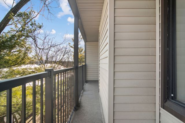 3030 Pheasant Creek Drive 405, Northbrook, IL 60062