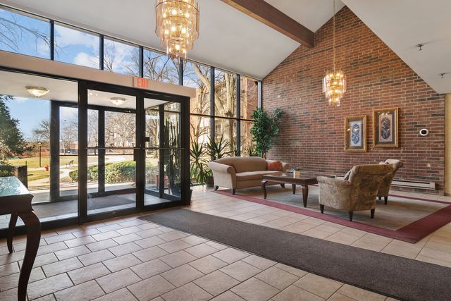 3030 Pheasant Creek Drive 405, Northbrook, IL 60062