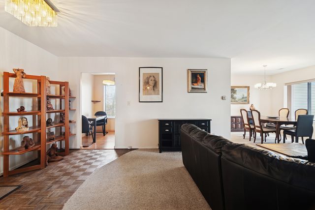 3030 Pheasant Creek Drive 405, Northbrook, IL 60062