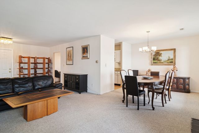 3030 Pheasant Creek Drive 405, Northbrook, IL 60062