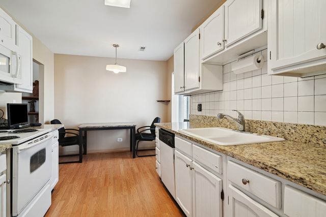 3030 Pheasant Creek Drive 405, Northbrook, IL 60062