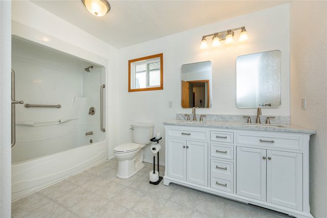 807 E 23rd Court, Des Moines, IA 50317