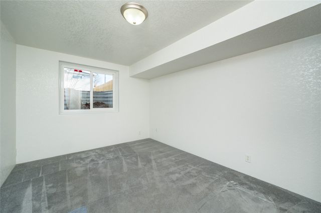 807 E 23rd Court, Des Moines, IA 50317