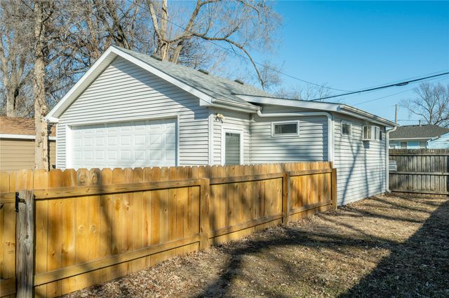 807 E 23rd Court, Des Moines, IA 50317