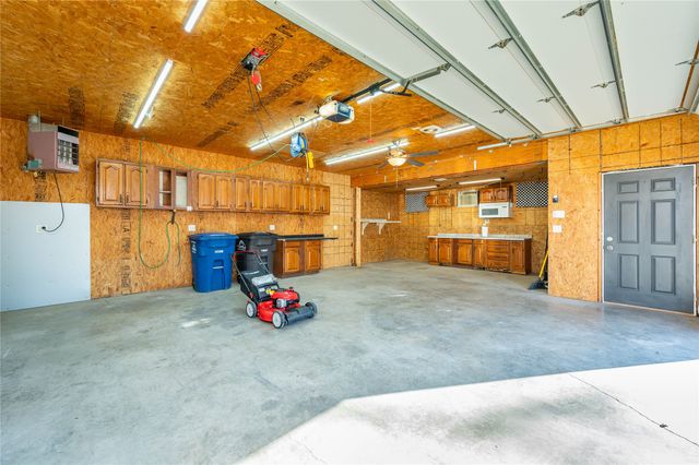 807 E 23rd Court, Des Moines, IA 50317