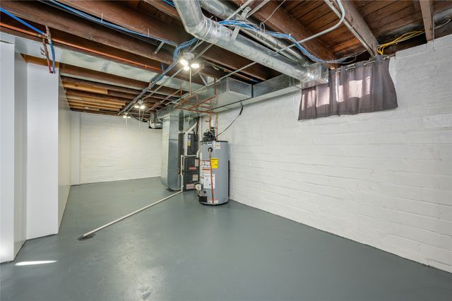 807 E 23rd Court, Des Moines, IA 50317