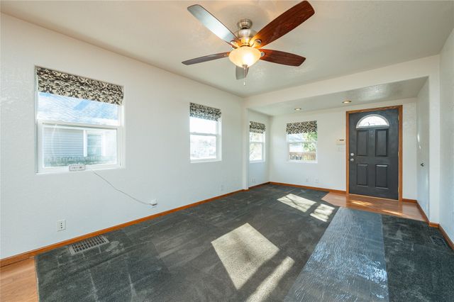 807 E 23rd Court, Des Moines, IA 50317