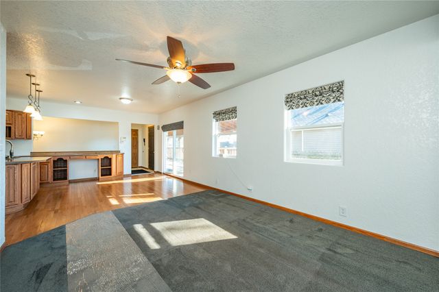 807 E 23rd Court, Des Moines, IA 50317