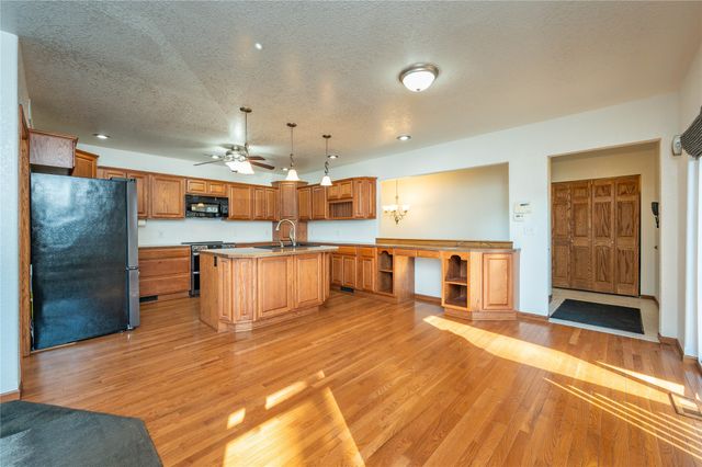 807 E 23rd Court, Des Moines, IA 50317