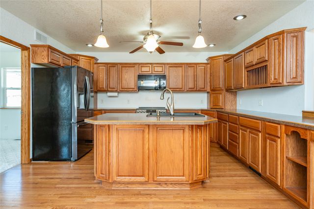 807 E 23rd Court, Des Moines, IA 50317