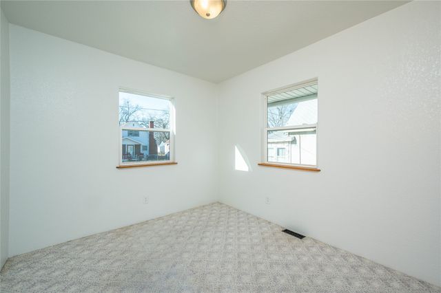 807 E 23rd Court, Des Moines, IA 50317