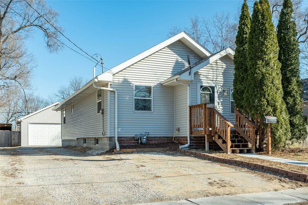 807 E 23rd Court, Des Moines, IA 50317