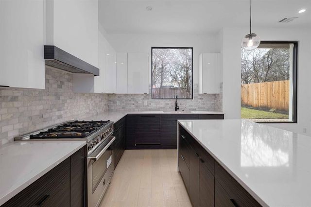 1704 Kinney Ave A, Austin, TX 78704