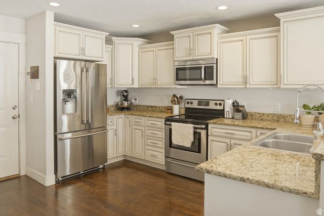 1711 E SHADOW DR, Eagle Mountain, UT 84005