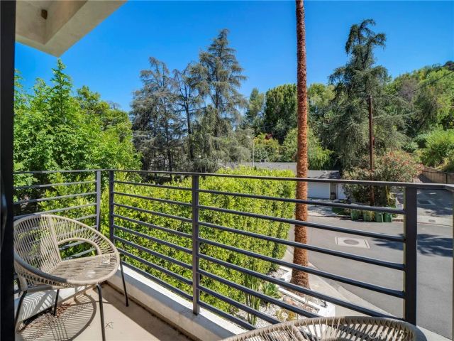17043 Cotter Place, Encino, CA 91436
