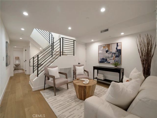 17043 Cotter Place, Encino, CA 91436