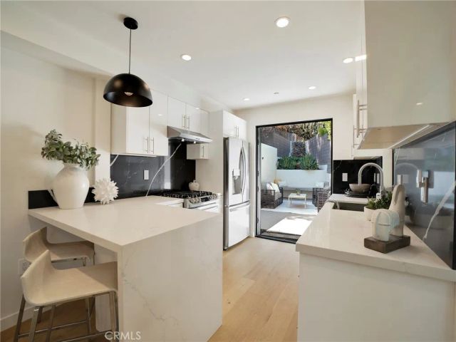 17043 Cotter Place, Encino, CA 91436