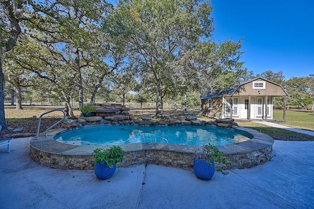 1213 County Road 273, Weimar, TX 78962