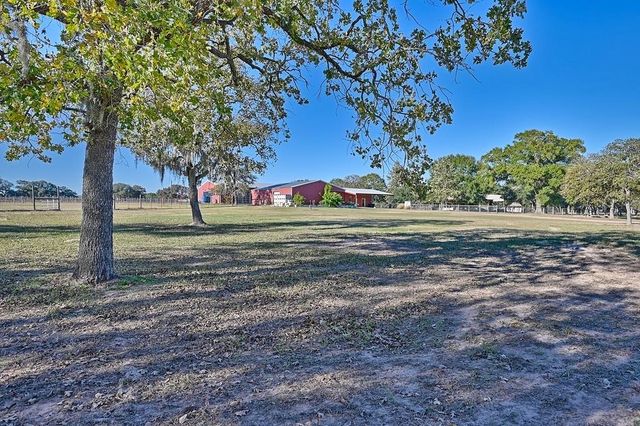 1213 County Road 273, Weimar, TX 78962