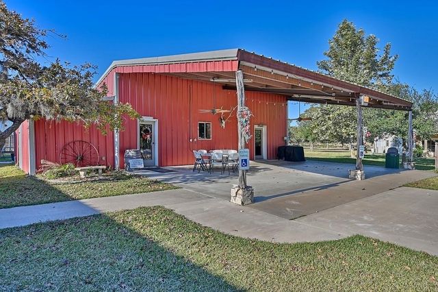 1213 County Road 273, Weimar, TX 78962