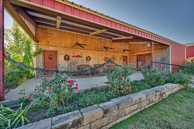 1213 County Road 273, Weimar, TX 78962