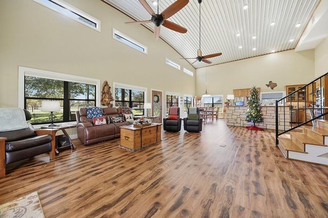 1213 County Road 273, Weimar, TX 78962