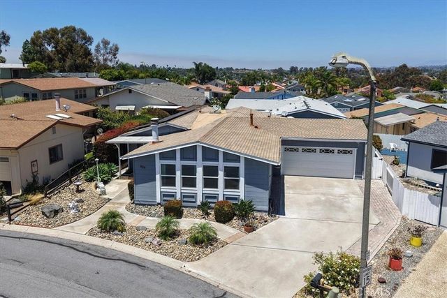 629 Via Santiago, Vista, CA 92081