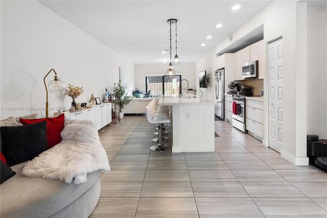 7805 NW 104th Ave 6, Doral, FL 33178