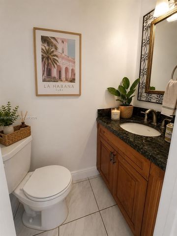 5731 NW 37th St 305, Virginia Gardens, FL 33166