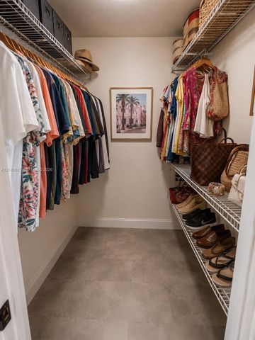 5731 NW 37th St 305, Virginia Gardens, FL 33166